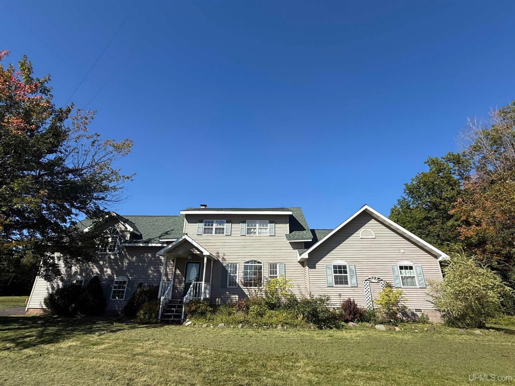 105 Indianhead Road Road, Wakefield, MI 49968