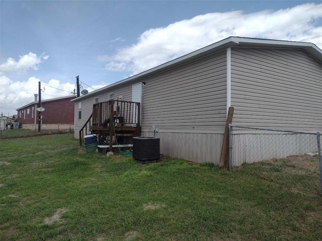 1103 Williams Avenue, Schulenburg, TX 78956