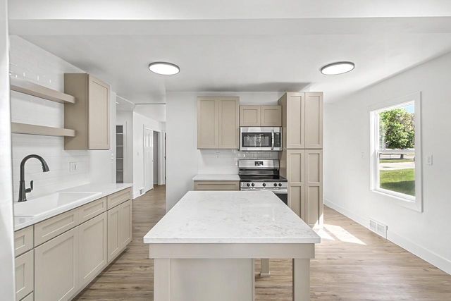 432 W Marion Street, Portage, WI 53901