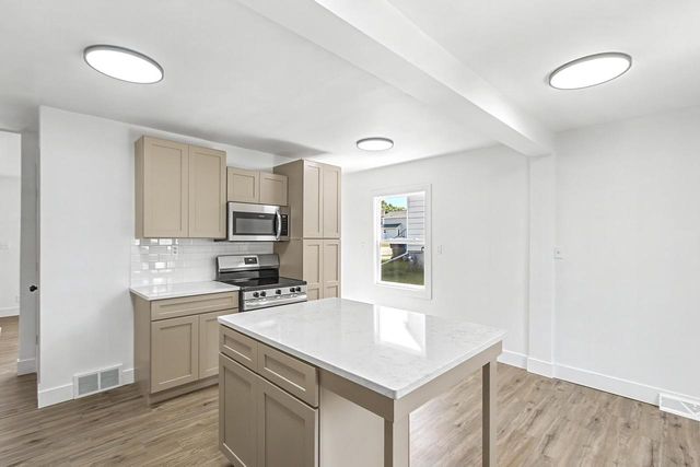 432 W Marion Street, Portage, WI 53901