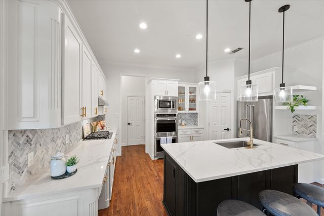 8337 Thornhill Drive, North Richland Hills, TX 76182