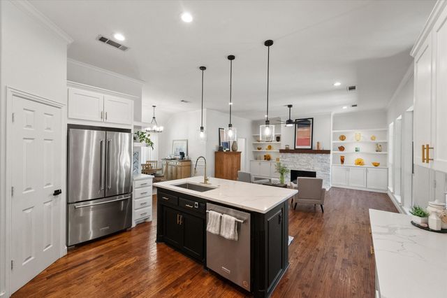 8337 Thornhill Drive, North Richland Hills, TX 76182