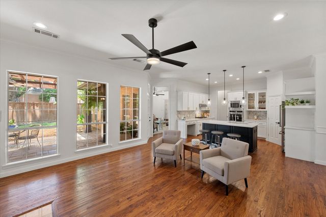 8337 Thornhill Drive, North Richland Hills, TX 76182