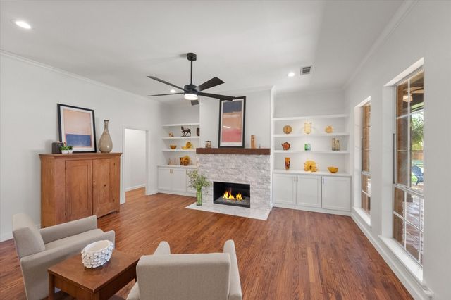 8337 Thornhill Drive, North Richland Hills, TX 76182