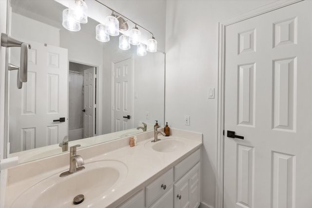 8337 Thornhill Drive, North Richland Hills, TX 76182