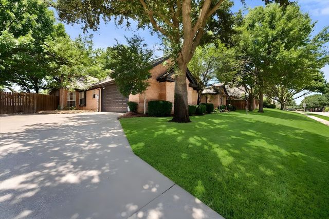 8337 Thornhill Drive, North Richland Hills, TX 76182