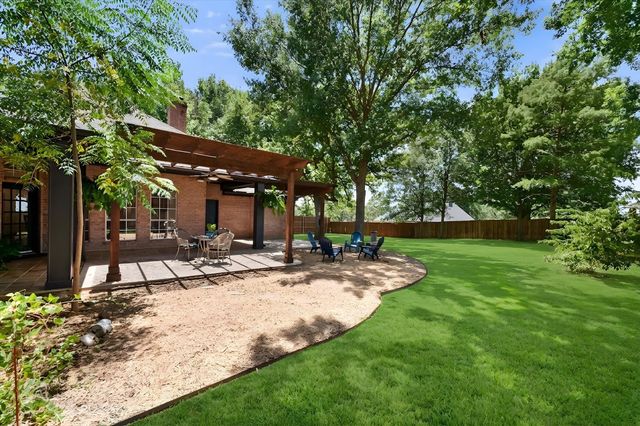 8337 Thornhill Drive, North Richland Hills, TX 76182