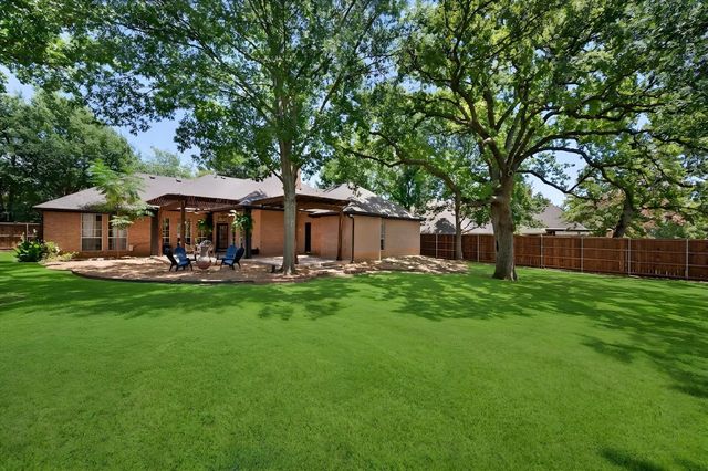 8337 Thornhill Drive, North Richland Hills, TX 76182