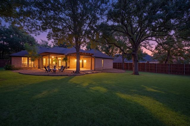 8337 Thornhill Drive, North Richland Hills, TX 76182