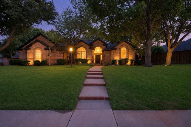 8337 Thornhill Drive, North Richland Hills, TX 76182