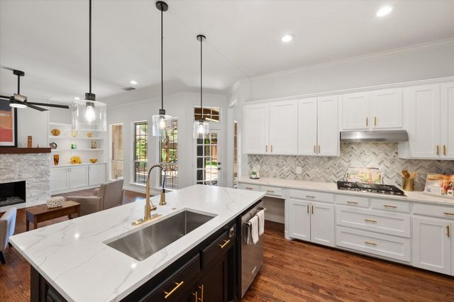 8337 Thornhill Drive, North Richland Hills, TX 76182