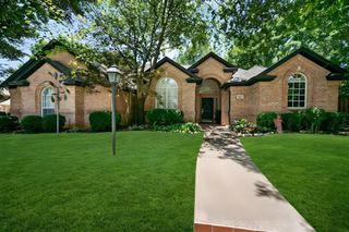 8337 Thornhill Drive, North Richland Hills, TX 76182