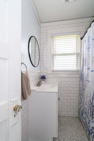 18 Hammond Rd, Natick, MA 01760