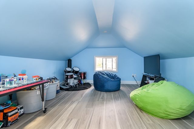 18 Hammond Rd, Natick, MA 01760