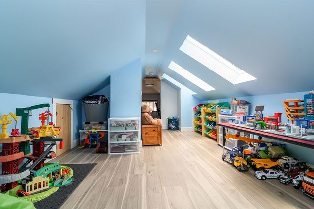 18 Hammond Rd, Natick, MA 01760
