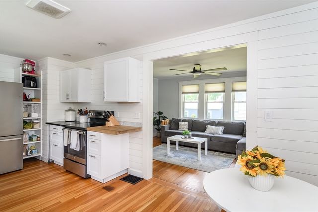 18 Hammond Rd, Natick, MA 01760