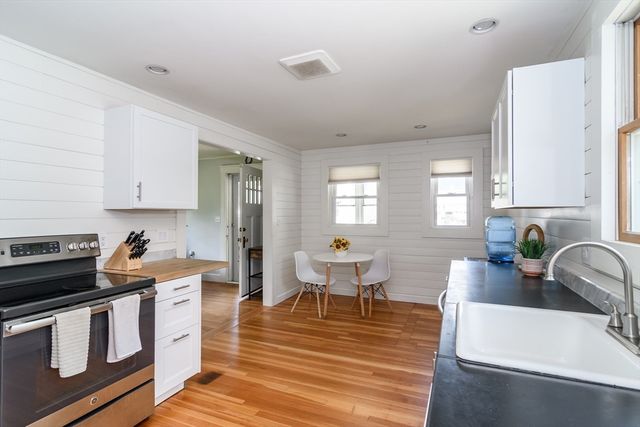 18 Hammond Rd, Natick, MA 01760