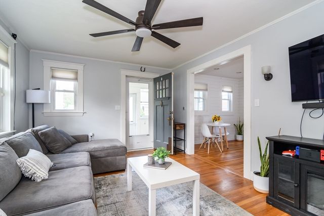 18 Hammond Rd, Natick, MA 01760