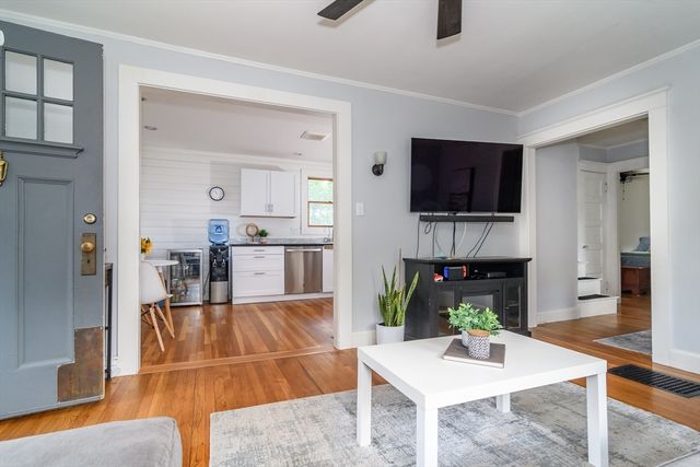 18 Hammond Rd, Natick, MA 01760
