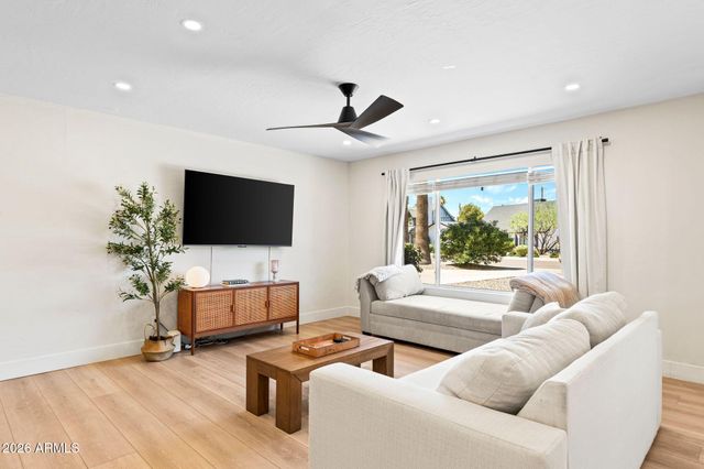 8525 E BONNIE ROSE Avenue, Scottsdale, AZ 85250