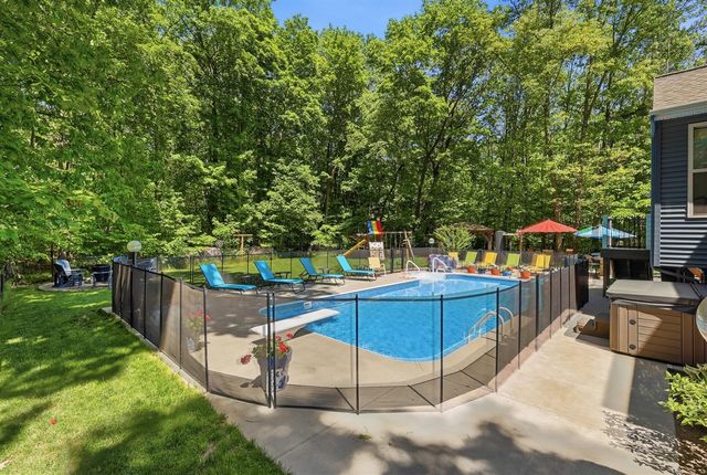 9339 Bay Harbor Court, Rockford, MI 49341