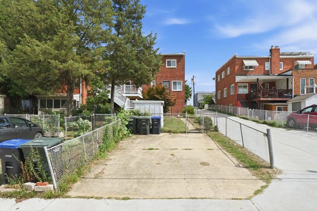 5312 CHILLUM PL NE, Washington, DC 20011