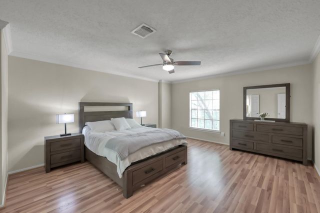 2 S Duskwood Place, The Woodlands, TX 77381