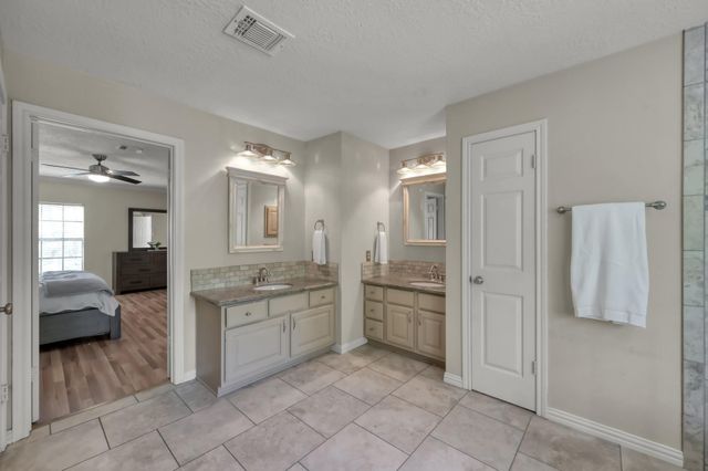 2 S Duskwood Place, The Woodlands, TX 77381