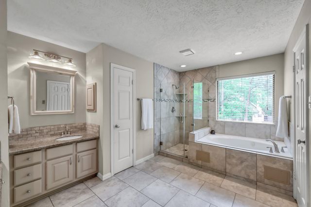 2 S Duskwood Place, The Woodlands, TX 77381