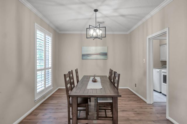 2 S Duskwood Place, The Woodlands, TX 77381