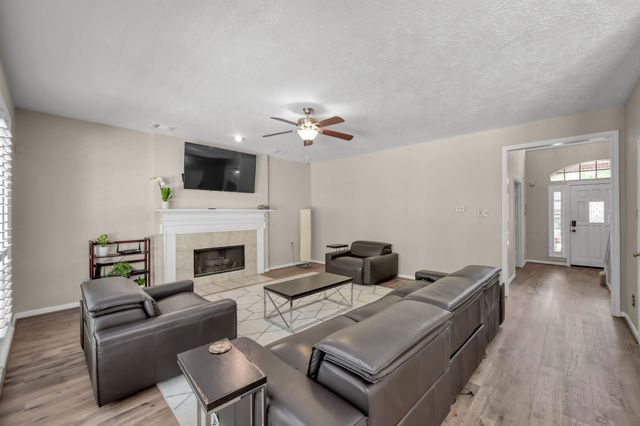 2 S Duskwood Place, The Woodlands, TX 77381