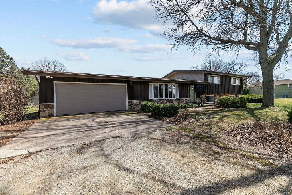 N956 NORTH ROAD, Hortonville, WI 54944