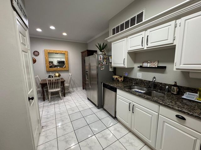 2011 Spenwick Drive 511, Houston, TX 77055