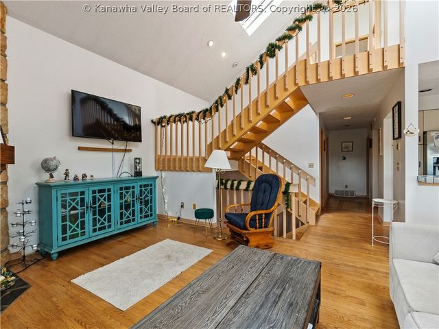 1020 Mountain Road, Charleston, WV 25303