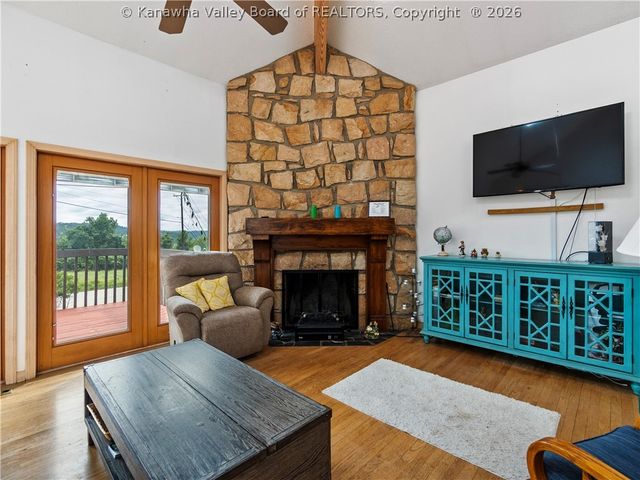1020 Mountain Road, Charleston, WV 25303
