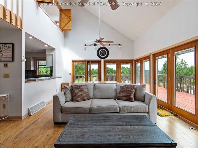 1020 Mountain Road, Charleston, WV 25303