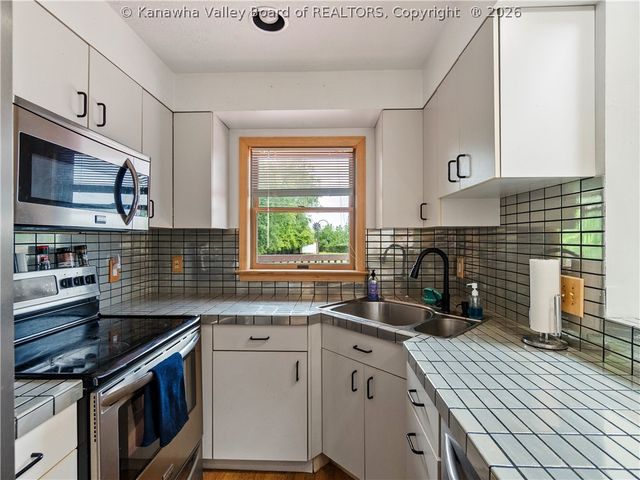 1020 Mountain Road, Charleston, WV 25303