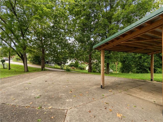 1020 Mountain Road, Charleston, WV 25303