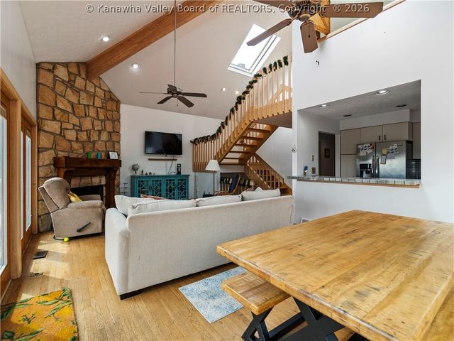 1020 Mountain Road, Charleston, WV 25303