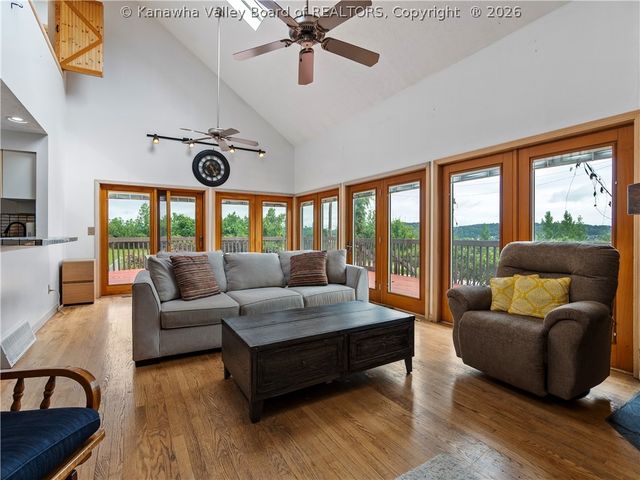 1020 Mountain Road, Charleston, WV 25303