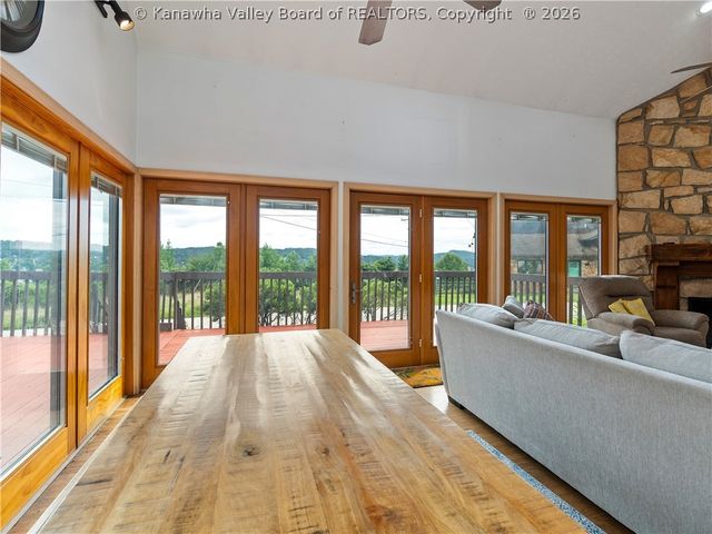 1020 Mountain Road, Charleston, WV 25303