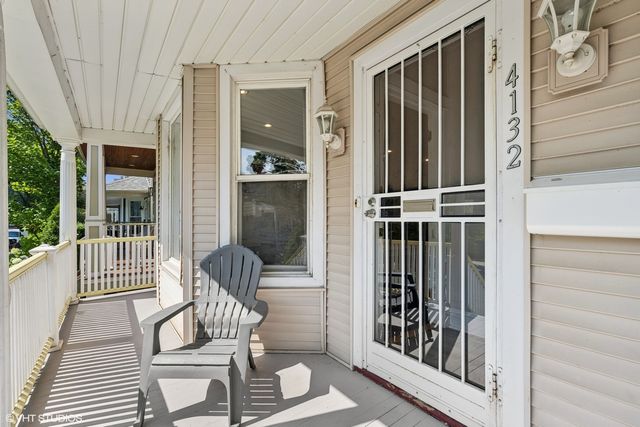 4132 N Claremont Avenue, Chicago, IL 60618