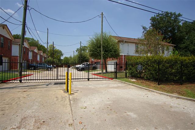 9611 Elmview Place, Houston, TX 77080