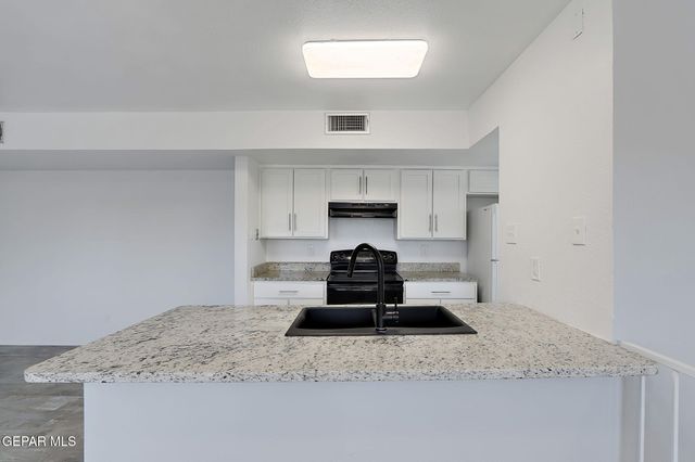 108 GOLDEN SANDS Road, Unit D, Santa Teresa, NM 88008