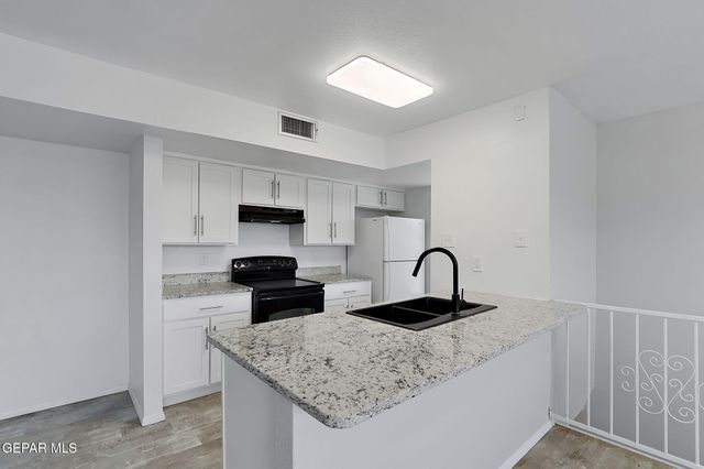 108 GOLDEN SANDS Road, Unit D, Santa Teresa, NM 88008