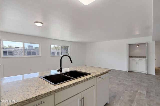 108 GOLDEN SANDS Road, Unit D, Santa Teresa, NM 88008