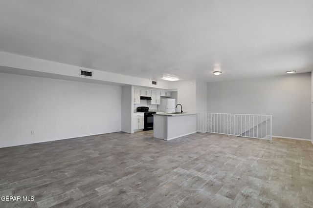 108 GOLDEN SANDS Road, Unit D, Santa Teresa, NM 88008