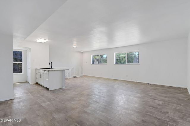 108 GOLDEN SANDS Road, Unit D, Santa Teresa, NM 88008