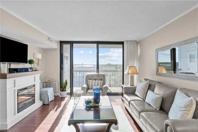 3288 Page Ave Apt 704, Virginia Beach, VA 23451