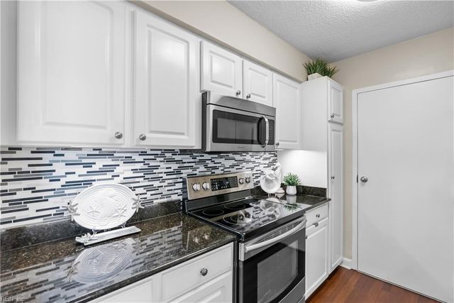 3288 Page Ave Apt 704, Virginia Beach, VA 23451